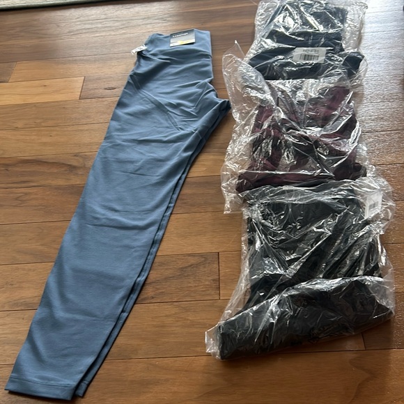 NWT! Old Navy PowerChill 7/8 Size S! Powder Blue, Maroon, Navy, Black - Picture 1 of 3